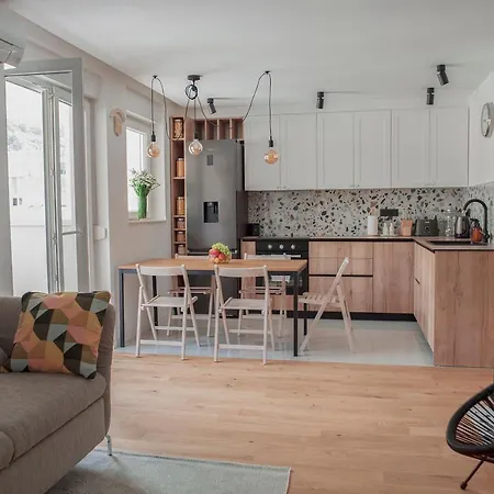 Apartment Vito Omis